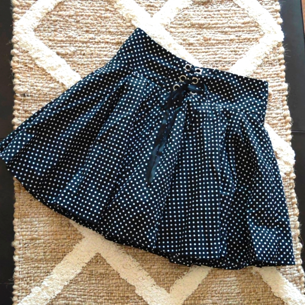 Dots short skirt